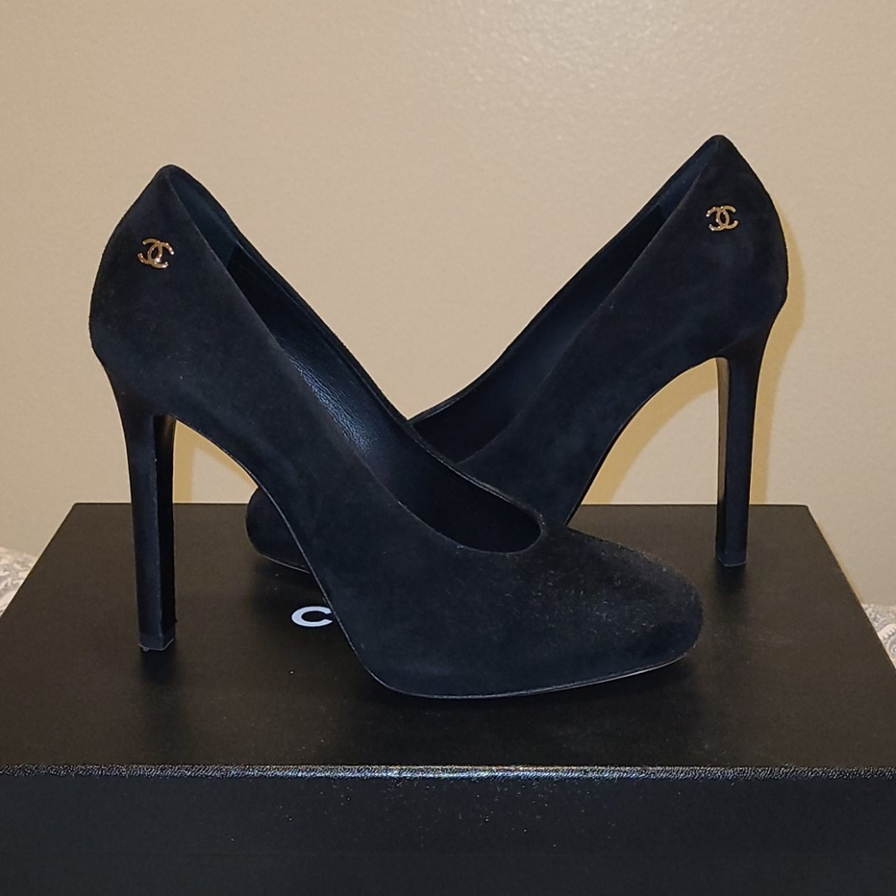 CHANEL authentic suede calfskin pumps, black, size 36